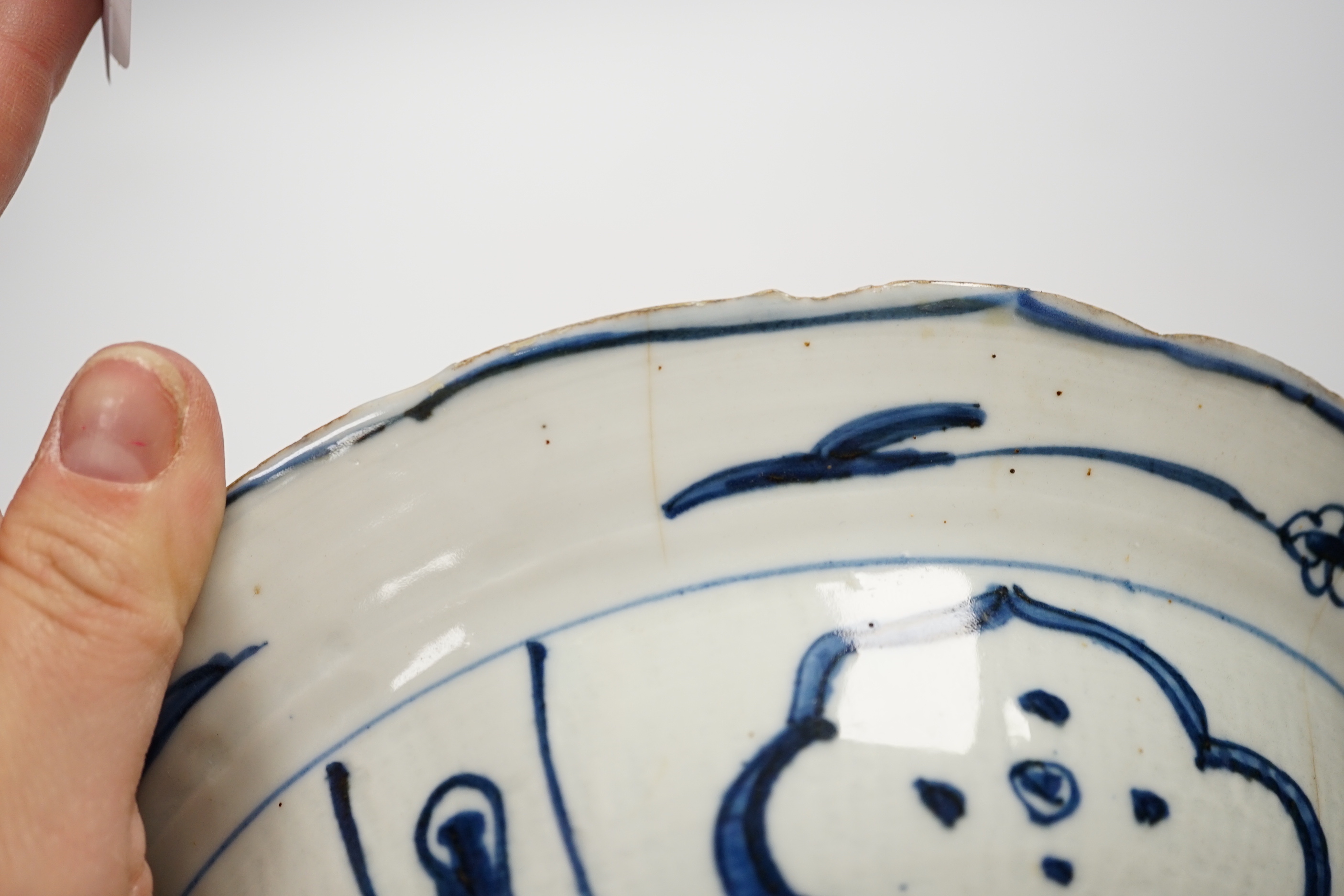 A Chinese kraak porcelain blue and white bowl, Wanli period, 22cm